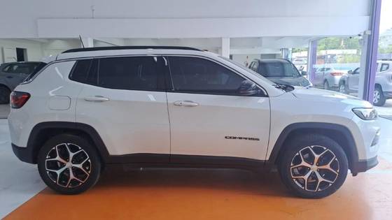 JEEP COMPASS 1.3 T270 TURBO FLEX LONGITUDE AT6 JEEP COMPASS 1.3 T270 TURBO FLEX LONGITUDE AT6